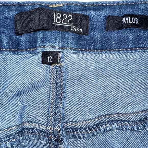 1822 Taylor Destructed Roll Cuff Cropped Skinny Jeans - Picture 5 of 7